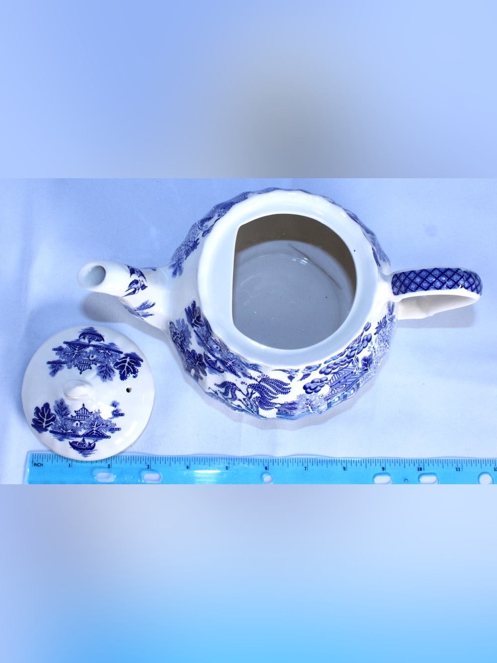 Vintage Sadler Cobalt “Blue Willow” Teapot Staffordshire, England + Matching Lid - Picture 6 of 7